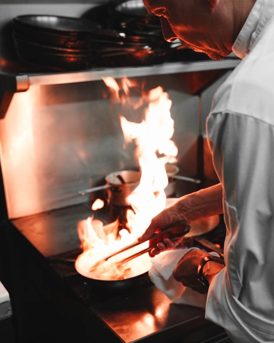 Idris Bello, Grill lead